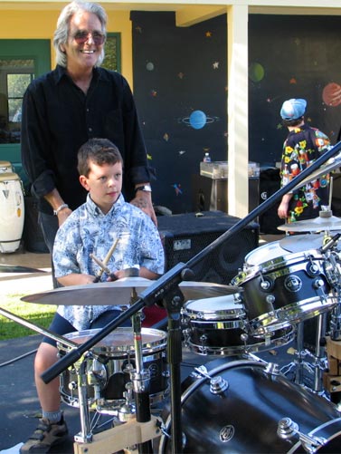 DrumsOnTheWeb.com - Your favorite music for drummers and percussionists!