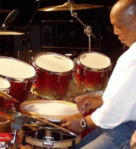 DrumsOnTheWeb.com - Your favorite music for drummers and percussionists!