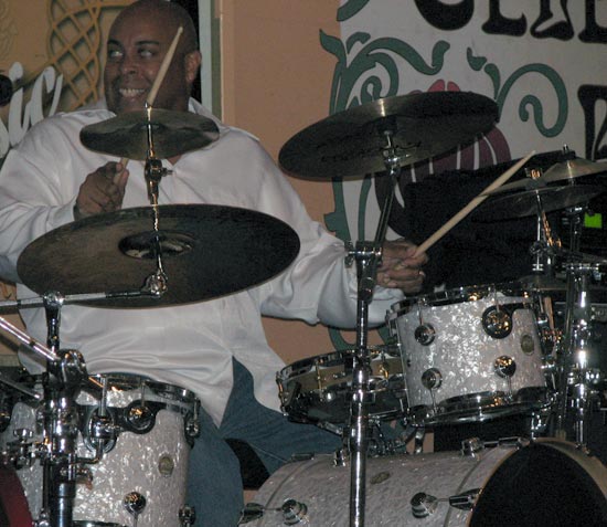 DrumsOnTheWeb.com - Your favorite music for drummers and percussionists!