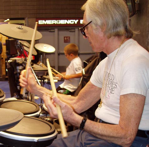DrumsOnTheWeb.com - Your favorite music for drummers and percussionists!