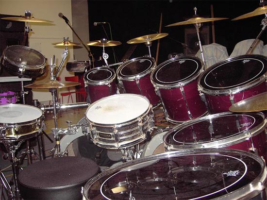 DrumsOnTheWeb.com - Download your favorite music for drummers and percussionists!