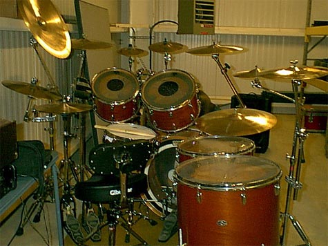 DrumsOnTheWeb.com - Download your favorite music for drummers and percussionists!