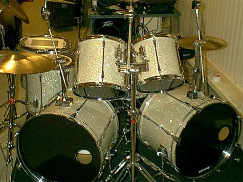 DrumsOnTheWeb.com - Download your favorite music for drummers and percussionists!