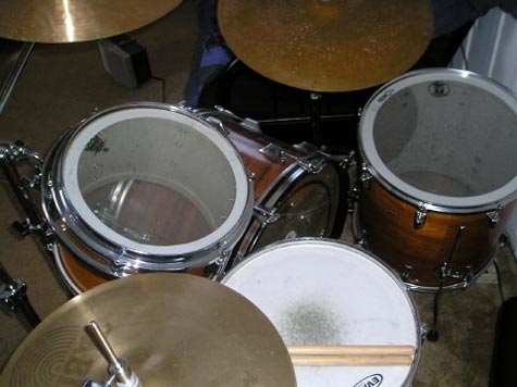 DrumsOnTheWeb.com - Download your favorite music for drummers and percussionists!