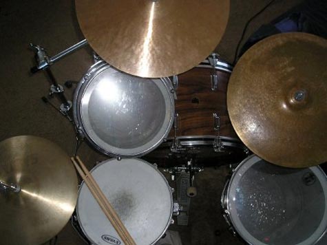 DrumsOnTheWeb.com - Download your favorite music for drummers and percussionists!