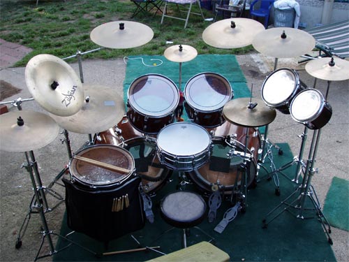 DrumsOnTheWeb.com - Download your favorite music for drummers and percussionists!