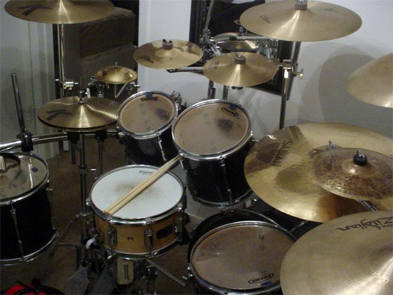 DrumsOnTheWeb.com - Download your favorite music for drummers and percussionists!