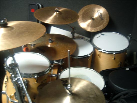 DrumsOnTheWeb.com - Download your favorite music for drummers and percussionists!