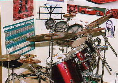 DrumsOnTheWeb.com - Download your favorite music for drummers and percussionists!