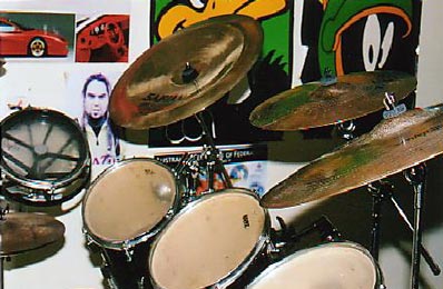 DrumsOnTheWeb.com - Download your favorite music for drummers and percussionists!