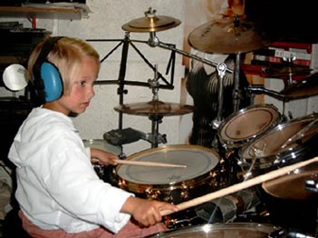 DrumsOnTheWeb.com - Download your favorite music for drummers and percussionists!