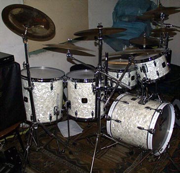 DrumsOnTheWeb.com - Download your favorite music for drummers and percussionists!