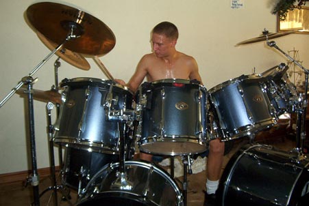 DrumsOnTheWeb.com - Download your favorite music for drummers and percussionists!