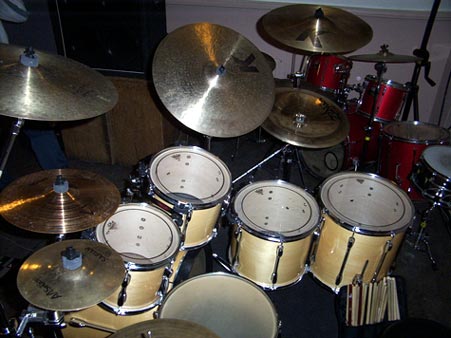 DrumsOnTheWeb.com - Download your favorite music for drummers and percussionists!