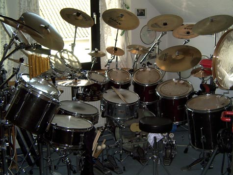 DrumsOnTheWeb.com - Download your favorite music for drummers and percussionists!