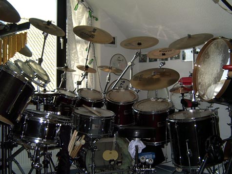 DrumsOnTheWeb.com - Download your favorite music for drummers and percussionists!