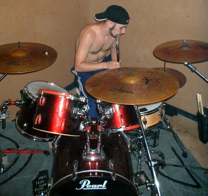 DrumsOnTheWeb.com - Download your favorite music for drummers and percussionists!