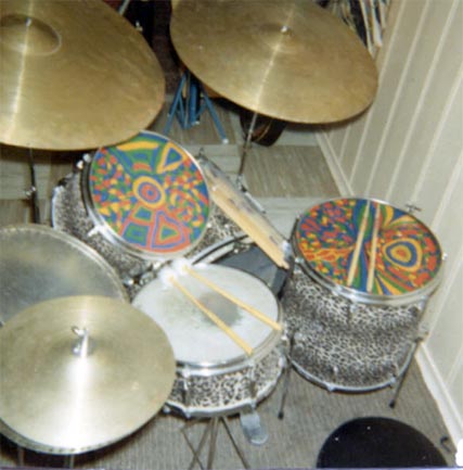 DrumsOnTheWeb.com - Download your favorite music for drummers and percussionists!